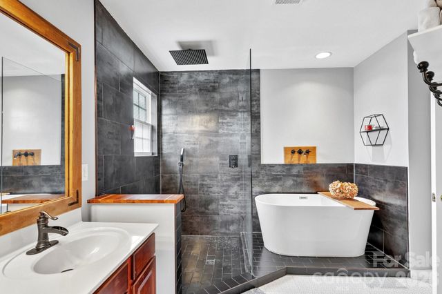 1038 Pepperwood Place, Lake Wylie, SC 29710