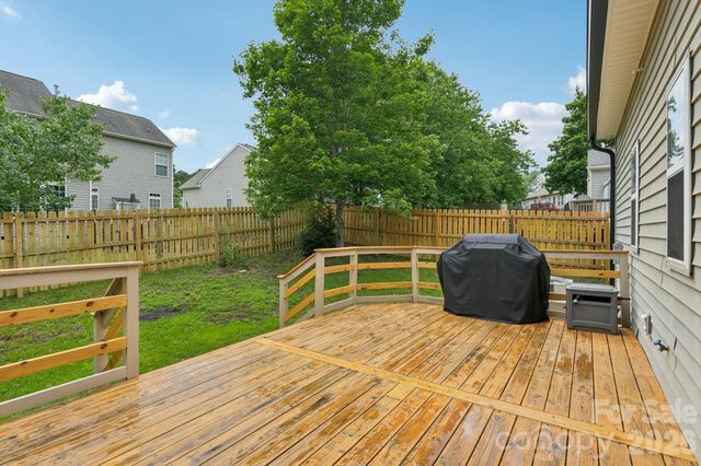 1038 Pepperwood Place, Lake Wylie, SC 29710