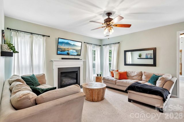 1038 Pepperwood Place, Lake Wylie, SC 29710