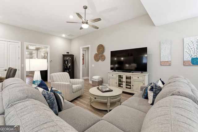 502 Hazelnut Drive, Peachtree City, GA 30269