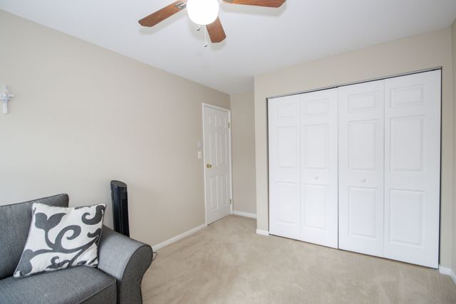 107 65th Lake Drive 202, Westmont, IL 60559