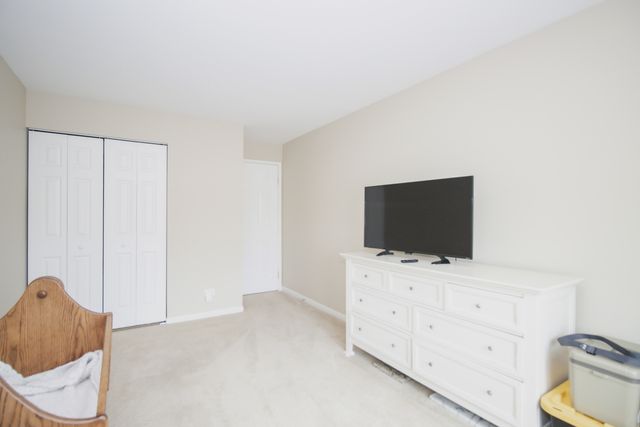 107 65th Lake Drive 202, Westmont, IL 60559