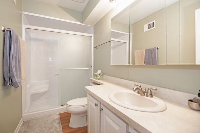 107 65th Lake Drive 202, Westmont, IL 60559