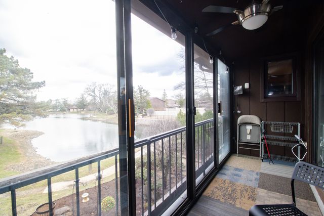 107 65th Lake Drive 202, Westmont, IL 60559