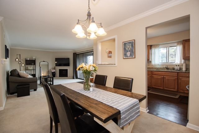 107 65th Lake Drive 202, Westmont, IL 60559