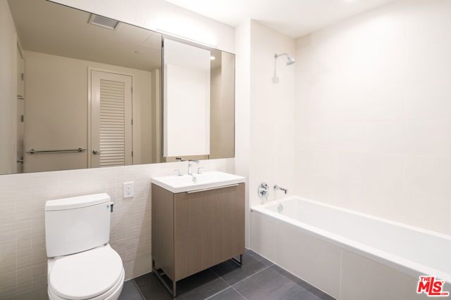 889 Francisco Street 3310, Los Angeles, CA 90017