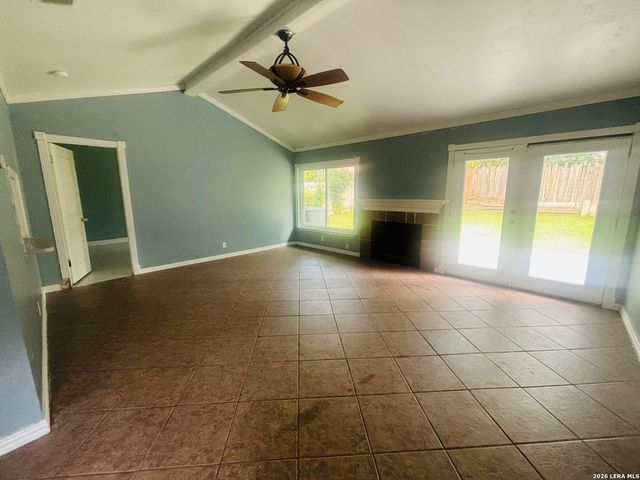 3918 CHIMNEY SPRINGS DR, San Antonio, TX 78247