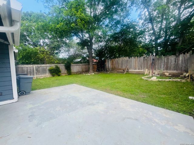 3918 CHIMNEY SPRINGS DR, San Antonio, TX 78247