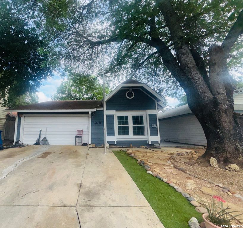 3918 CHIMNEY SPRINGS DR, San Antonio, TX 78247