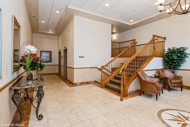 1479 N Milwaukee Avenue 101, Libertyville, IL 60048