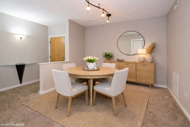 1479 N Milwaukee Avenue 101, Libertyville, IL 60048