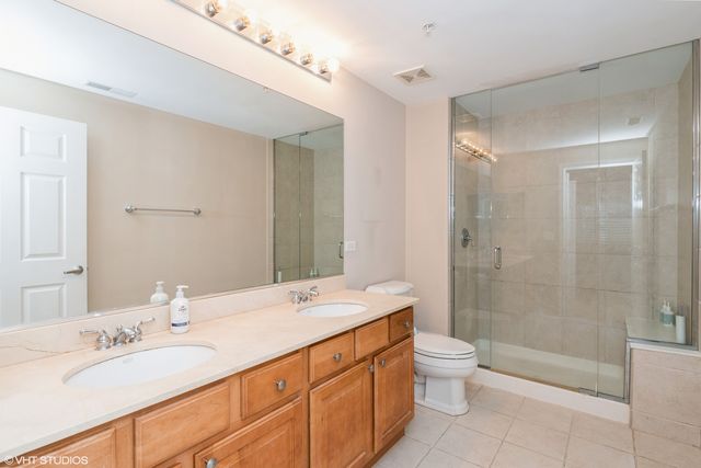 1479 N Milwaukee Avenue 101, Libertyville, IL 60048