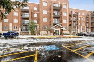 1479 N Milwaukee Avenue 101, Libertyville, IL 60048