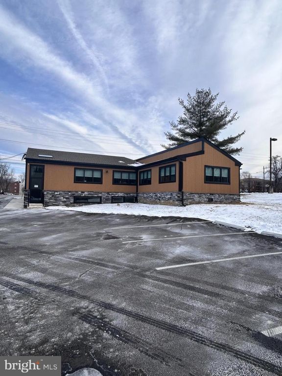 325 E STREET RD, Feasterville Trevose, PA 19053