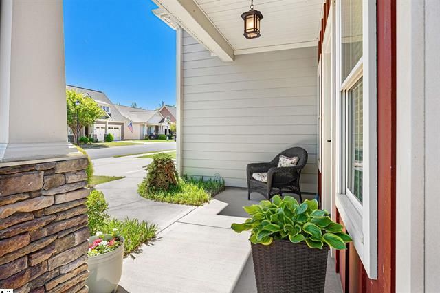330 Belle Oaks Drive, Simpsonville, SC 29680