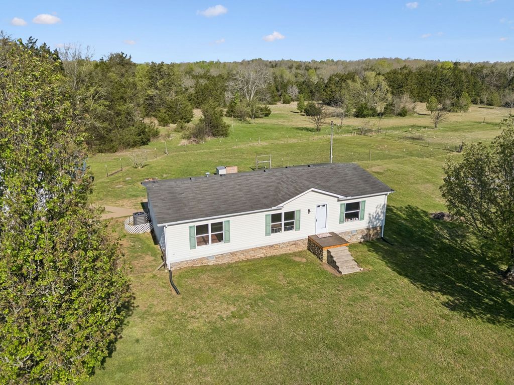 2045 Gentle Rd, Lewisburg, TN 37091