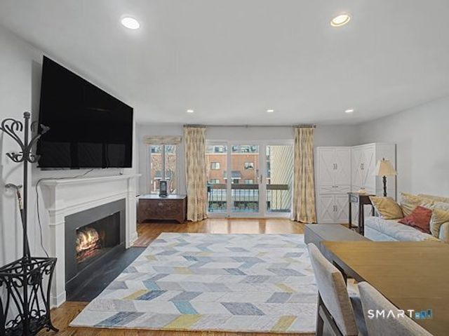 9 River Road 418, Greenwich, CT 06807