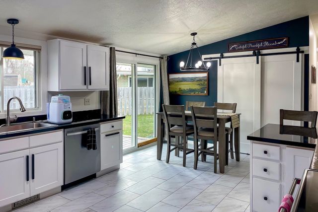 1709 5th Ave, Minot, ND 58701