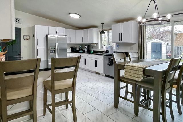 1709 5th Ave, Minot, ND 58701