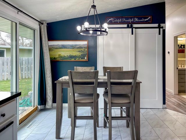 1709 5th Ave, Minot, ND 58701