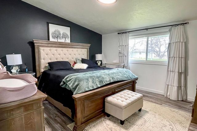 1709 5th Ave, Minot, ND 58701