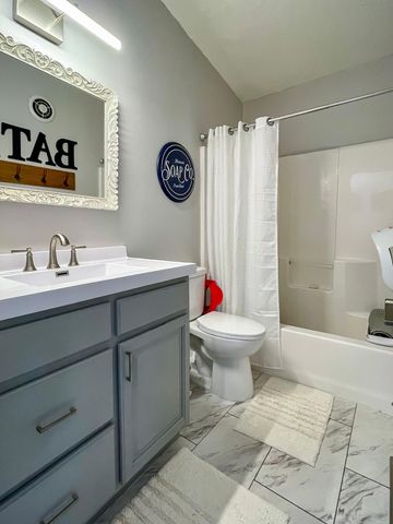 1709 5th Ave, Minot, ND 58701