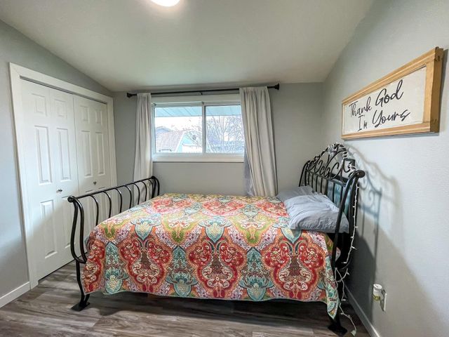 1709 5th Ave, Minot, ND 58701