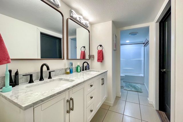 1709 5th Ave, Minot, ND 58701