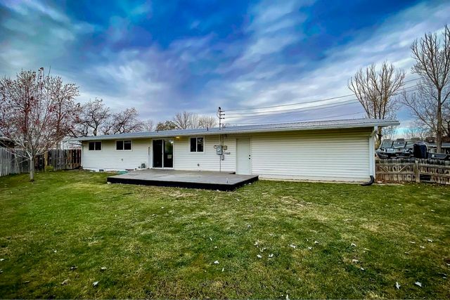 1709 5th Ave, Minot, ND 58701