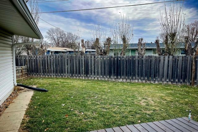 1709 5th Ave, Minot, ND 58701