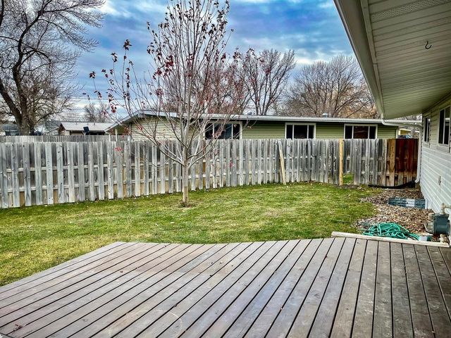 1709 5th Ave, Minot, ND 58701