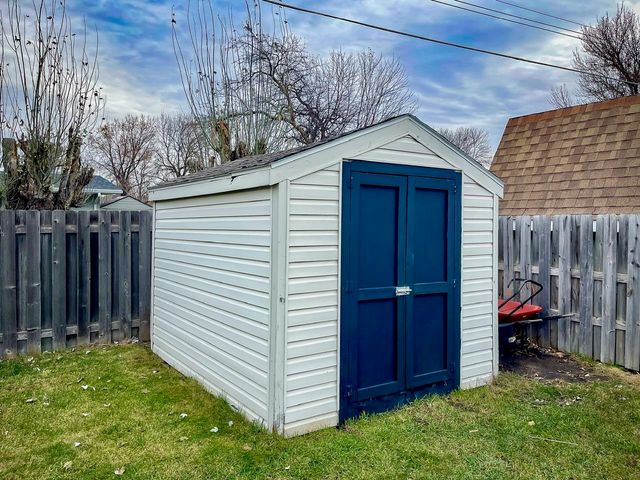 1709 5th Ave, Minot, ND 58701