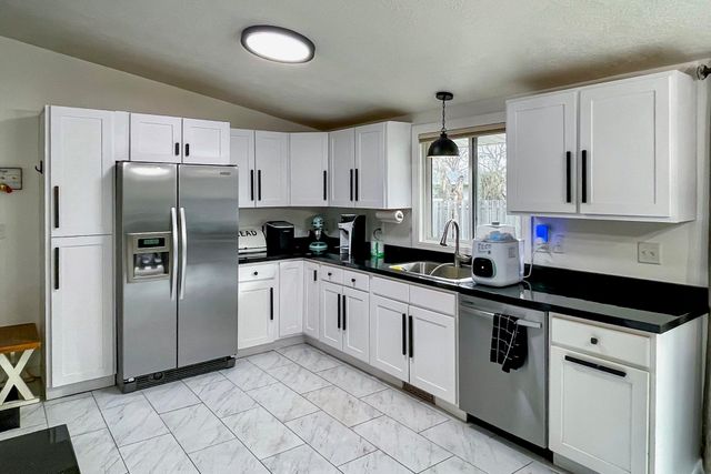 1709 5th Ave, Minot, ND 58701