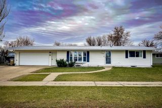 1709 5th Ave, Minot, ND 58701