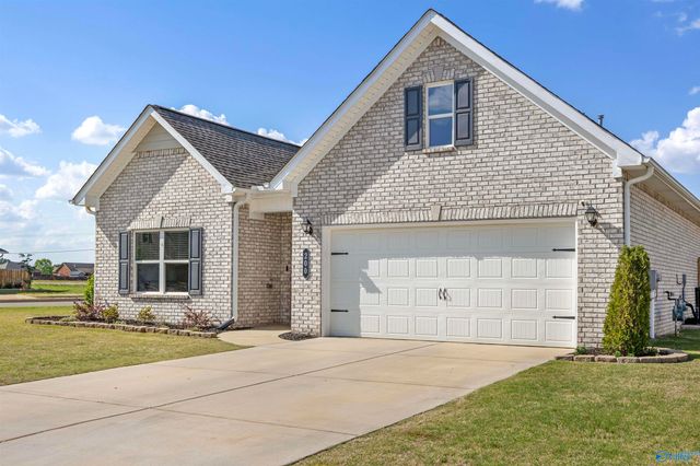 200 School House Road, Decatur, AL 35603
