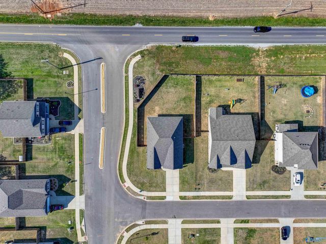 200 School House Road, Decatur, AL 35603
