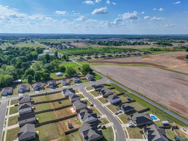 200 School House Road, Decatur, AL 35603