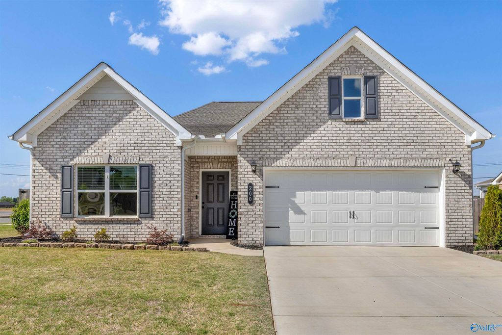 200 School House Road, Decatur, AL 35603