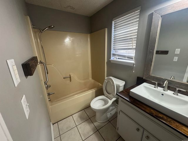 104 Northfield Dr Drive, Searcy, AR 72143