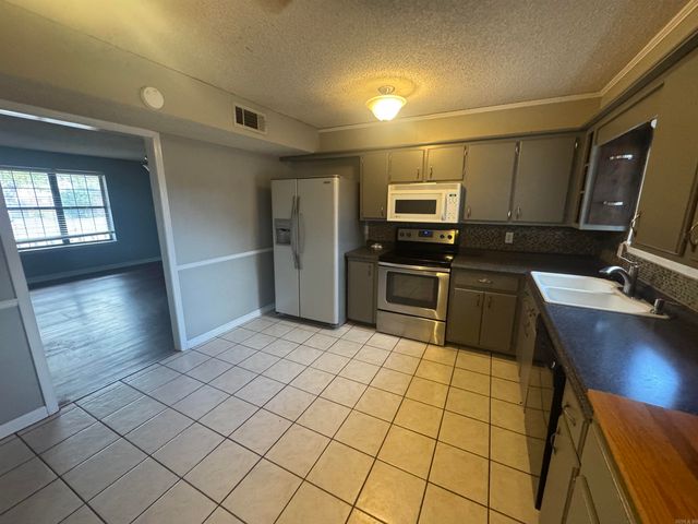 104 Northfield Dr Drive, Searcy, AR 72143