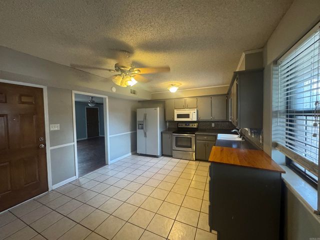 104 Northfield Dr Drive, Searcy, AR 72143