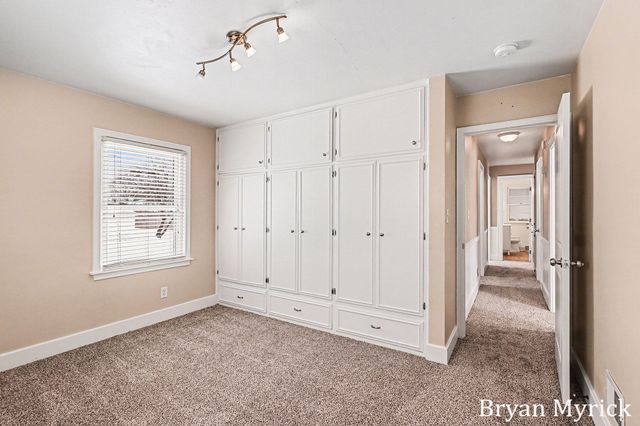 216 Dartmouth Avenue, Holland, MI 49423