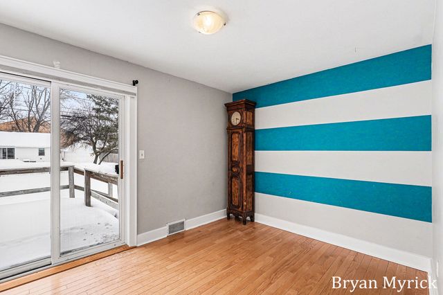 216 Dartmouth Avenue, Holland, MI 49423