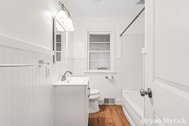 216 Dartmouth Avenue, Holland, MI 49423