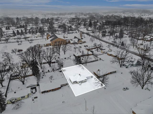 216 Dartmouth Avenue, Holland, MI 49423