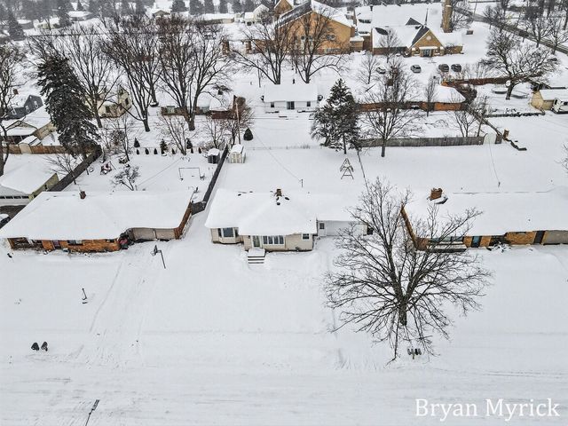 216 Dartmouth Avenue, Holland, MI 49423