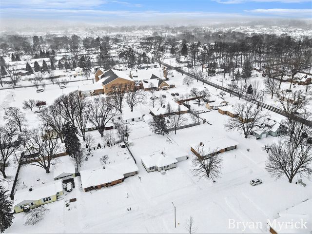 216 Dartmouth Avenue, Holland, MI 49423