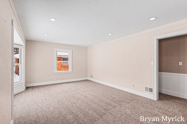 216 Dartmouth Avenue, Holland, MI 49423