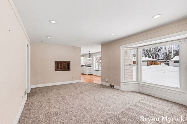 216 Dartmouth Avenue, Holland, MI 49423