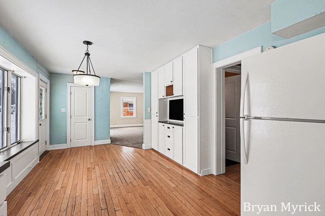 216 Dartmouth Avenue, Holland, MI 49423